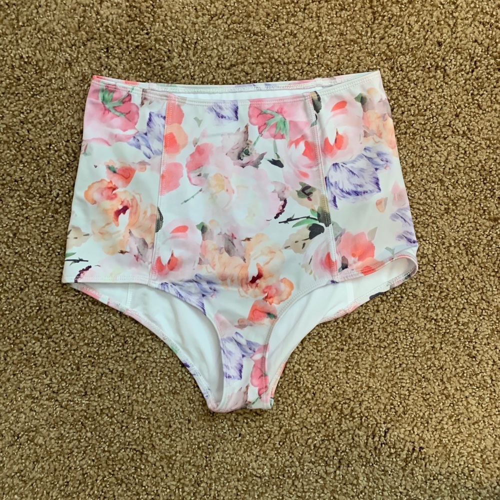 Kortni Jeane bottoms